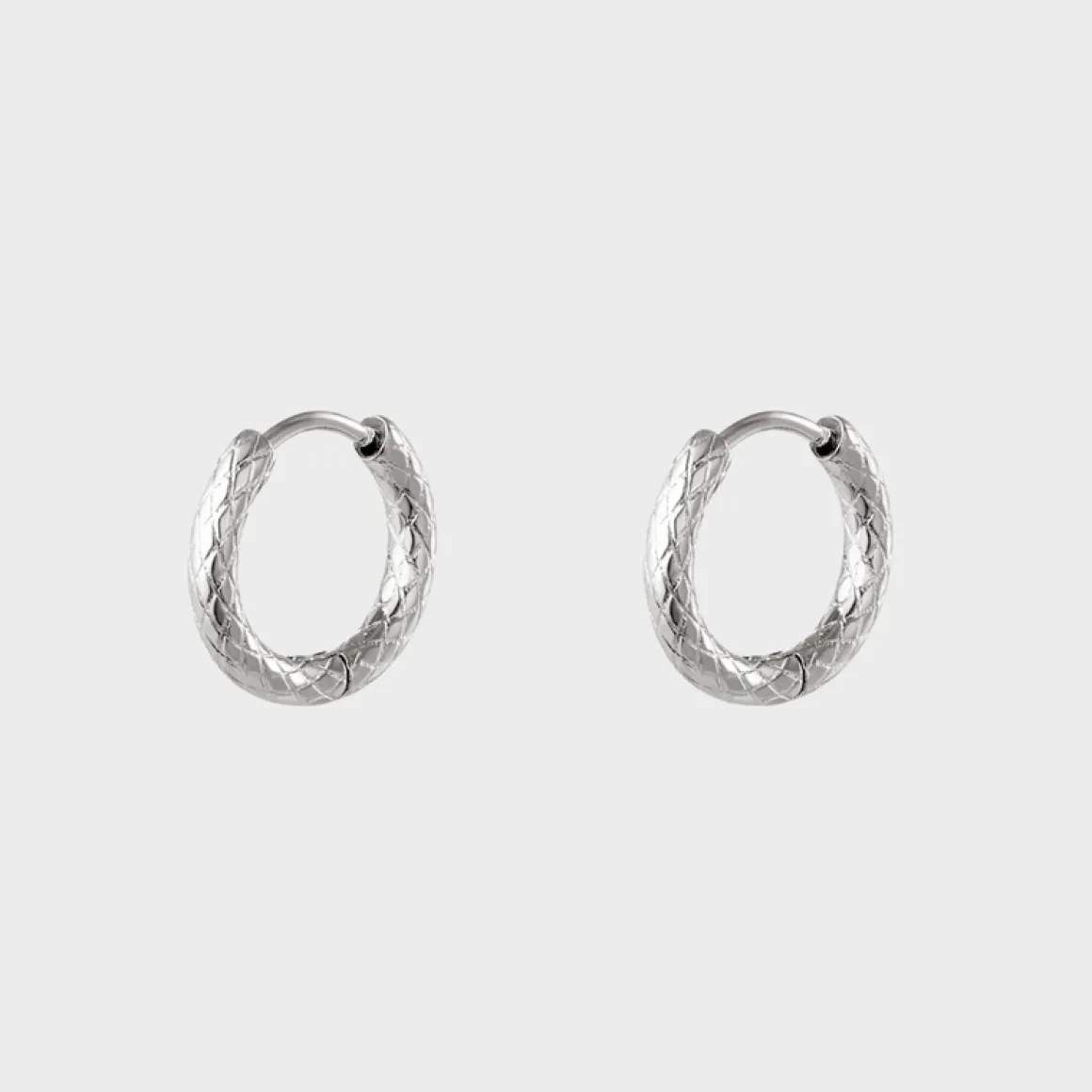 snakeskin_hoops_3.webp Winther Studio Øreringe | Favoritter*Snakeskin Hoops